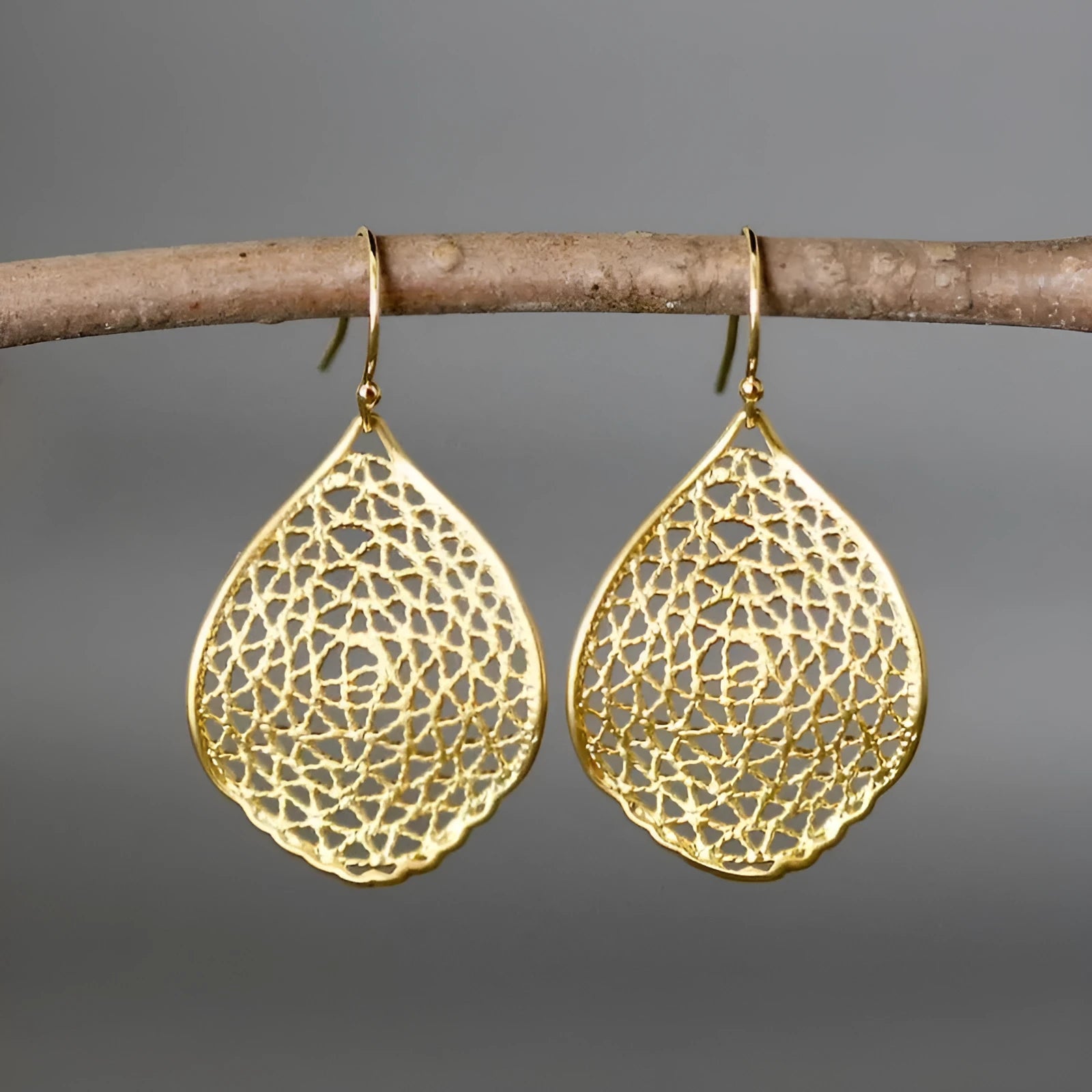 Gold retro hollow leaf pendant earrings with drop-shaped design