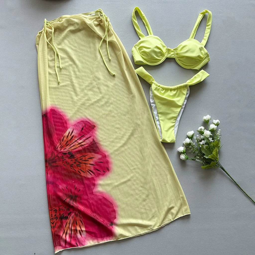Three-piece bikini set in yellow C3854 print, women's split swimsuit in sizes S, M and L with nylon fabric and spandex lining