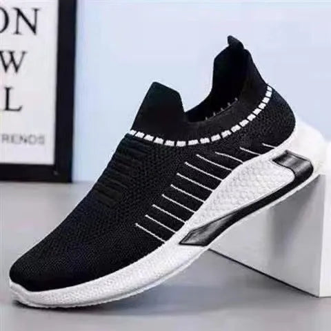 Men's low-cut sneakers with striped Flyknit upper, mesh lining, and flat plastic sole.
