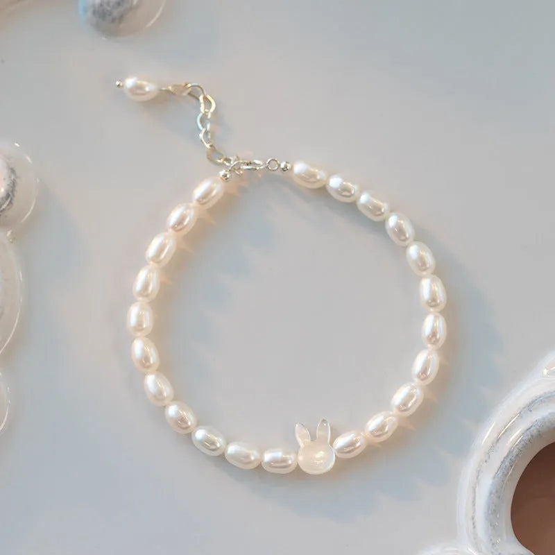 Korean-style rabbit bracelet with white shell beads and pearl elastic string