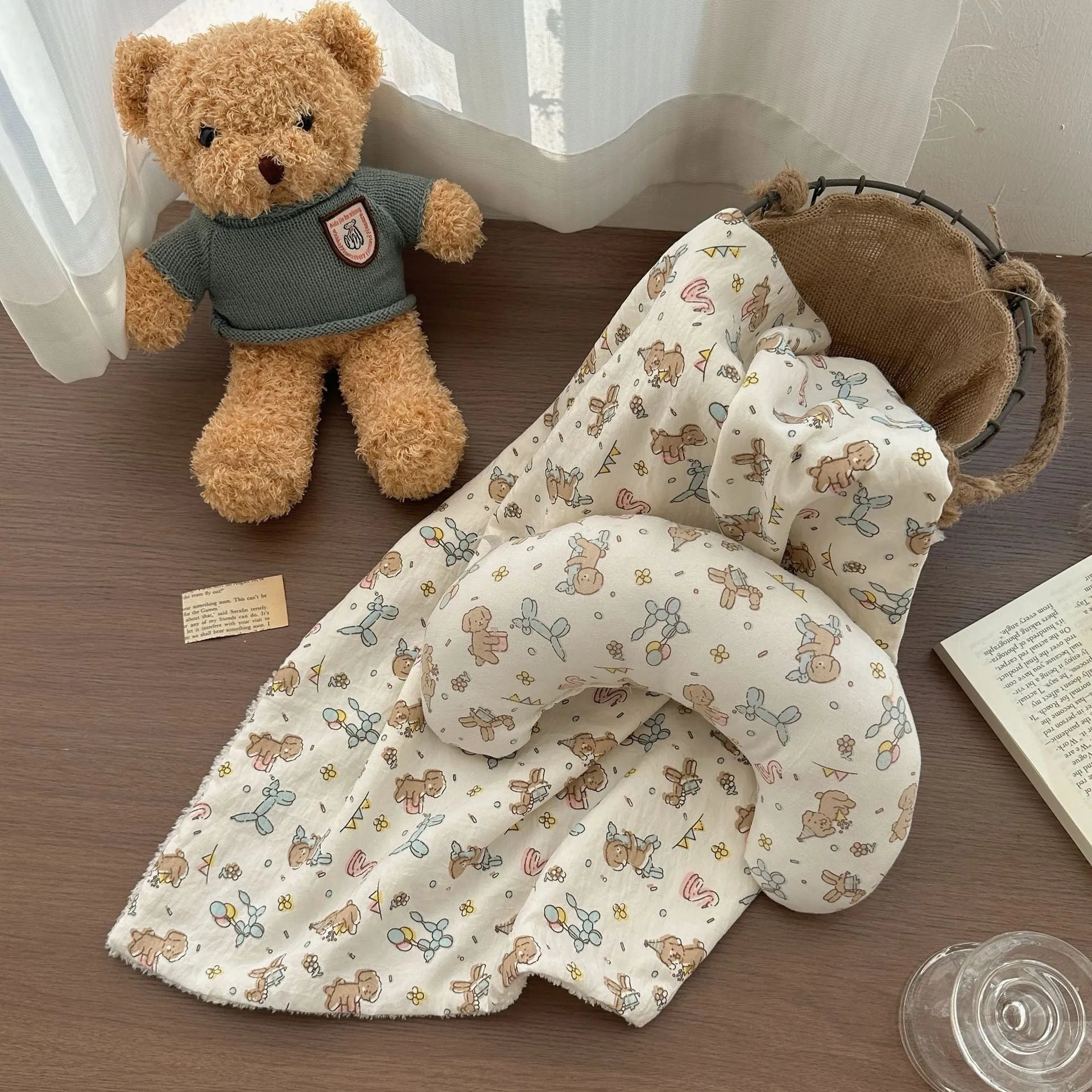 Cloth cat bed set with pillow and two quilts in different sizes for feline sleeping