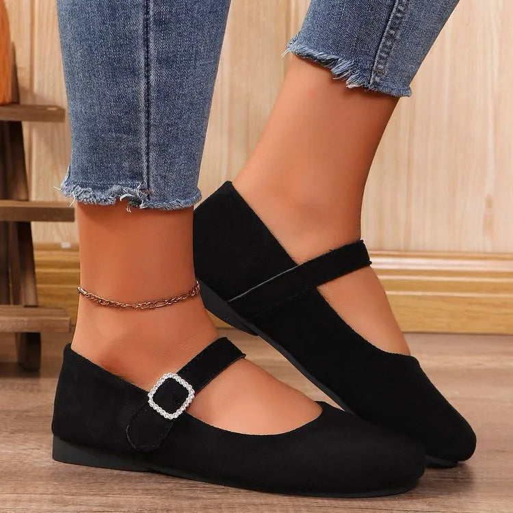 Black canvas low-top flat fisherman shoes with a rubber sole on a plain background.