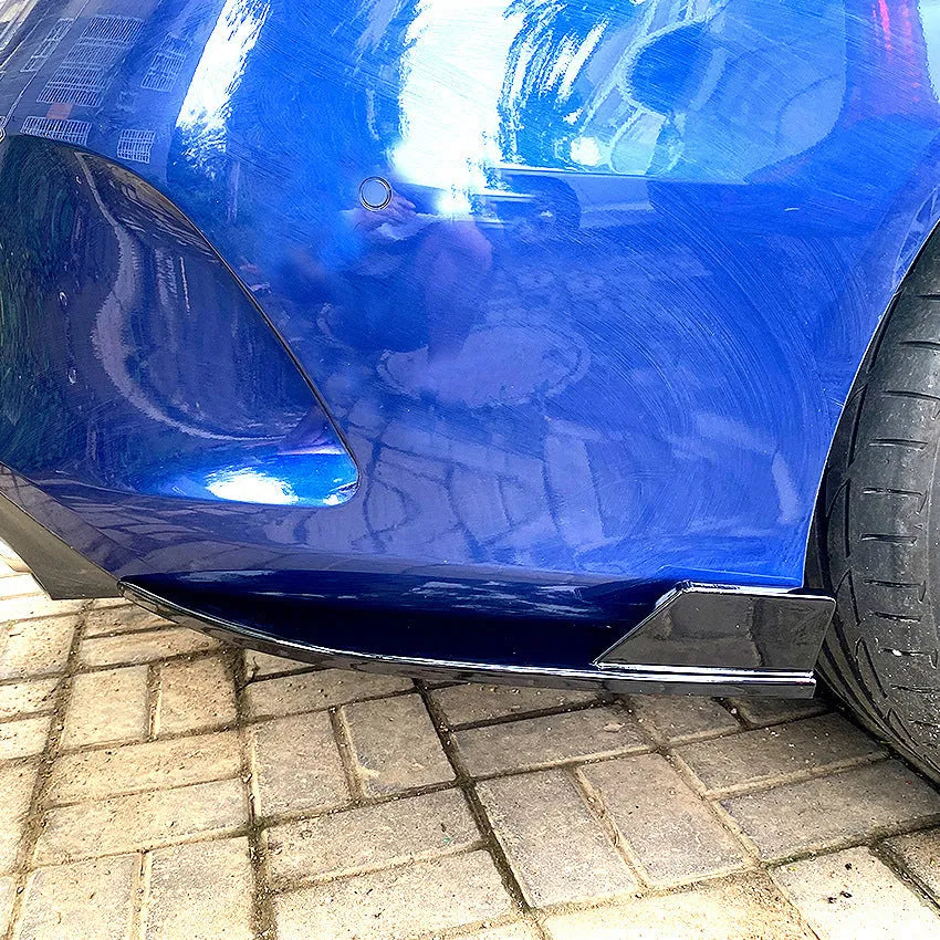 PP plastic car rear corner protectors in piano black and carbon fibre pattern finishes shown as a left and right set