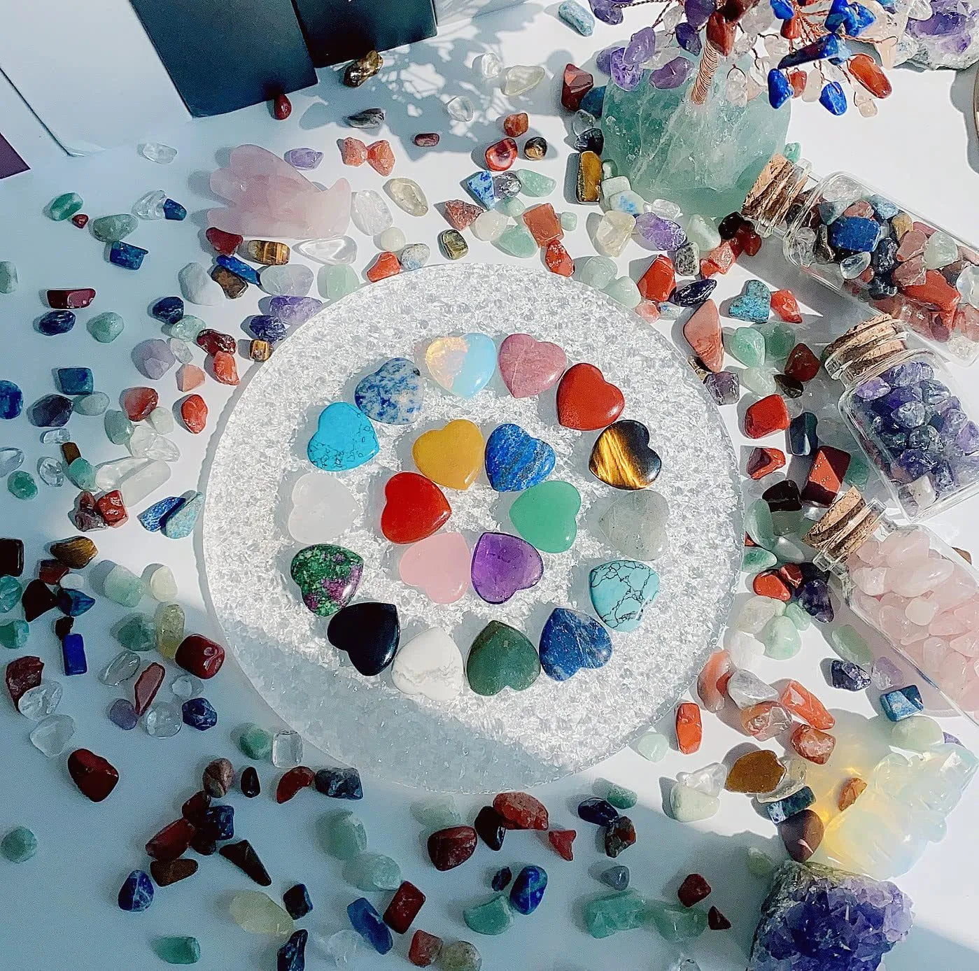 Natural crystal heart-shaped love stone ornament 20x20x6mm in random colours set of 10