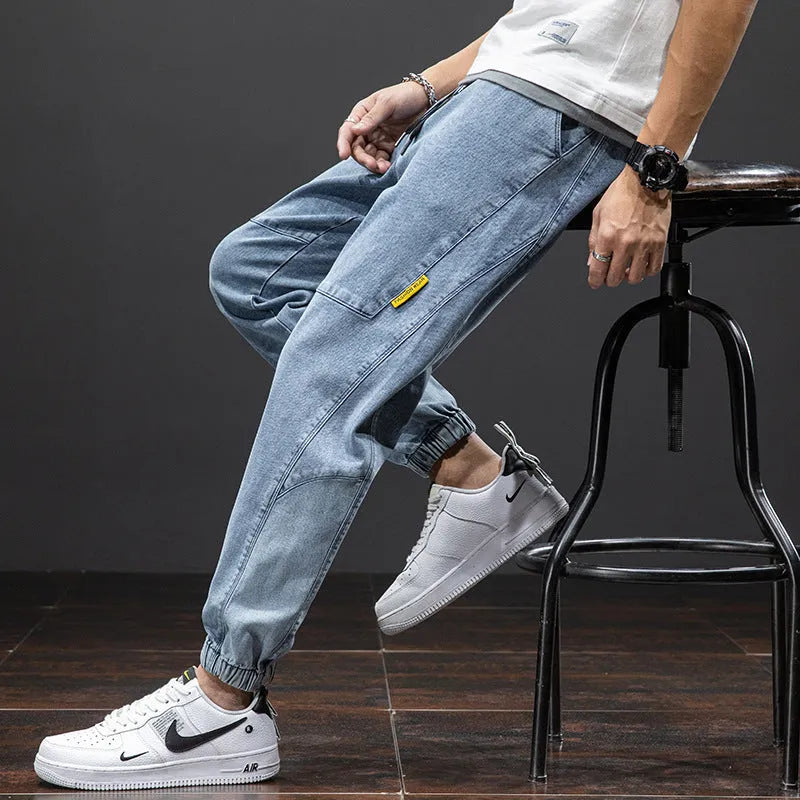 Men's straight leg cargo casual jeans in cotton, showing Korean style and skinny open leg.