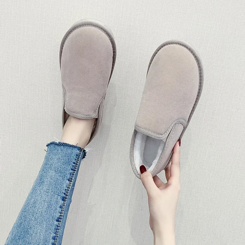 Fleece-lined flat snow boots with round toe and rubber sole in multiple colour options