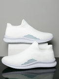 Popcorn Flyknit low-top casual sneaker in solid colour with round toe and fabric upper.