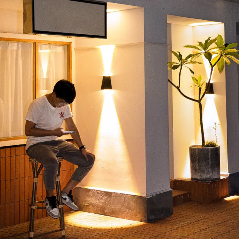 Solar outdoor wall lamp with IP66 protection, 5W LED, 2000mAh battery, ABS housing, for corridor and garden