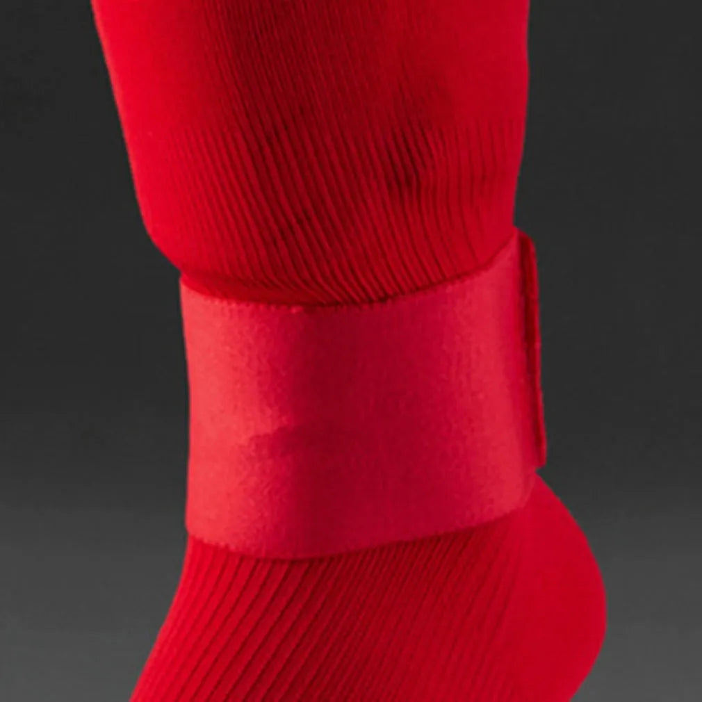 Red elastic rubber shin guard fixing strap for football and sports, shown at 25cm length.