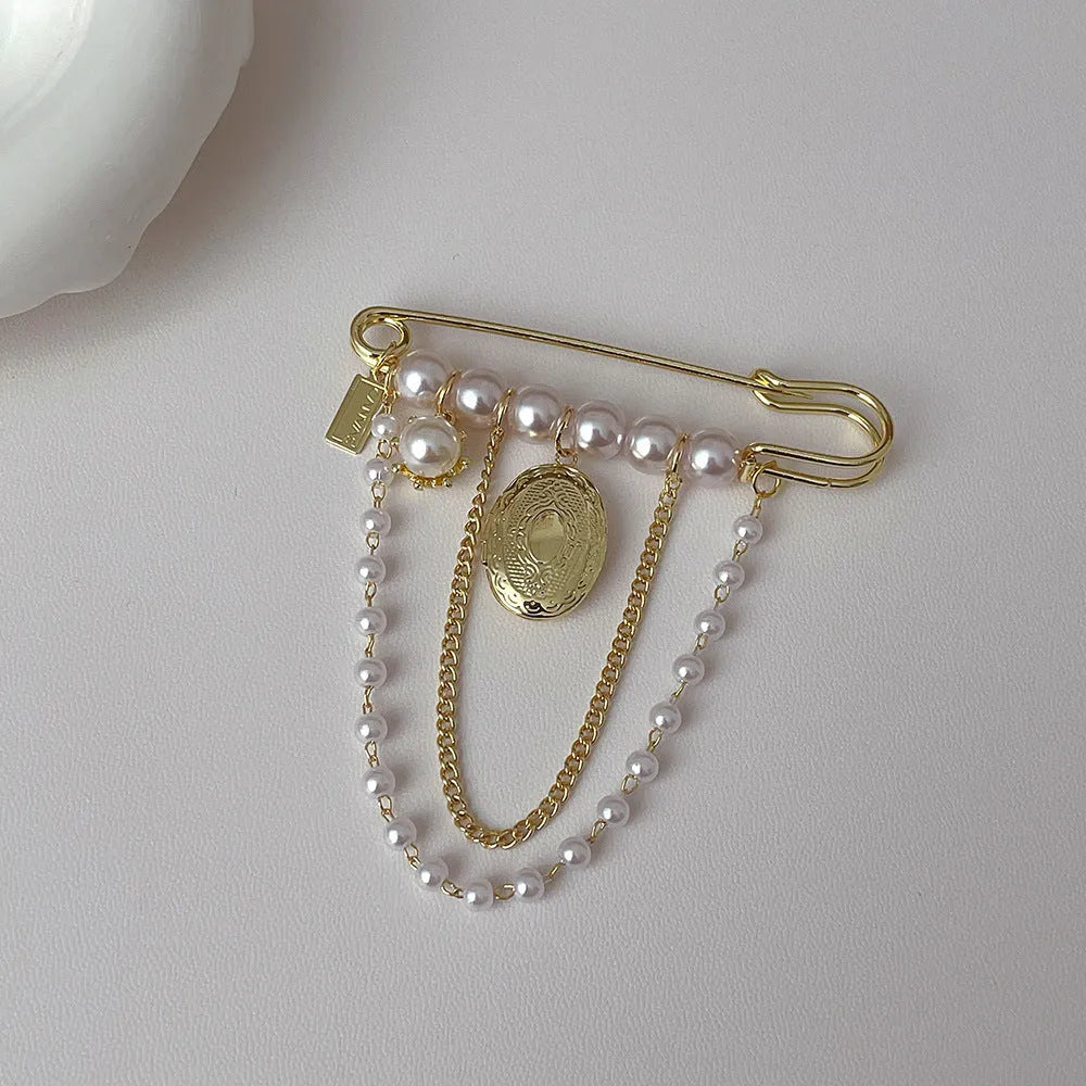 Retro electroplated copper alloy pearl tassel brooch 8x7cm for women