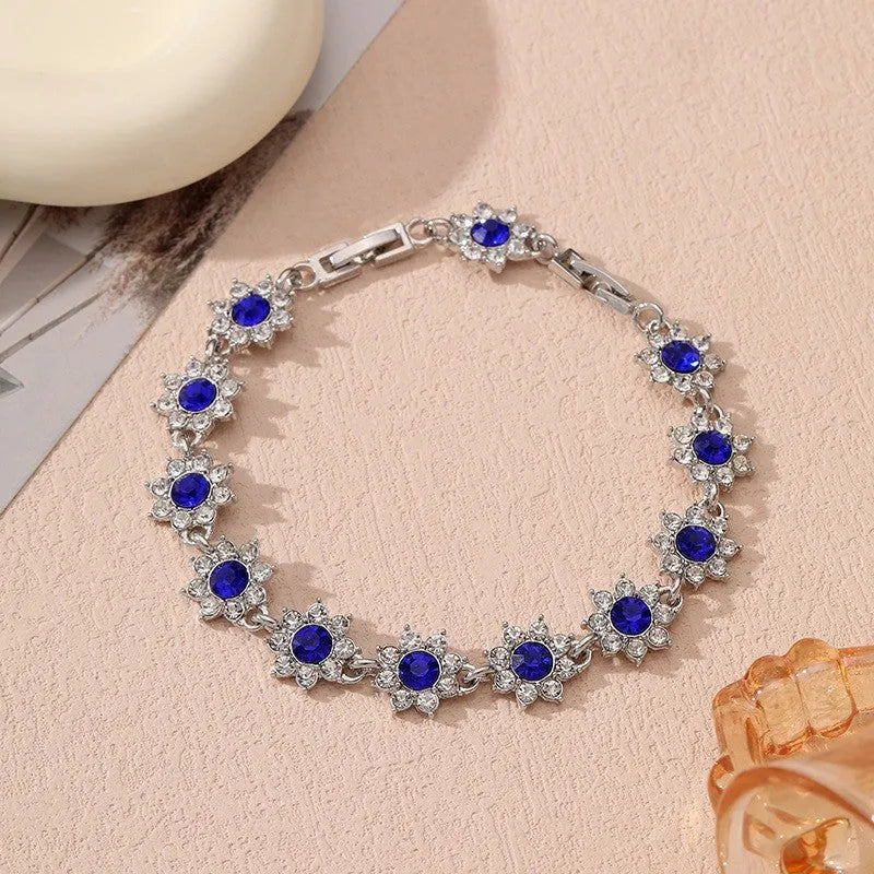 Coloured gemstone bracelet with flower-shaped design in gold and silver colour variations