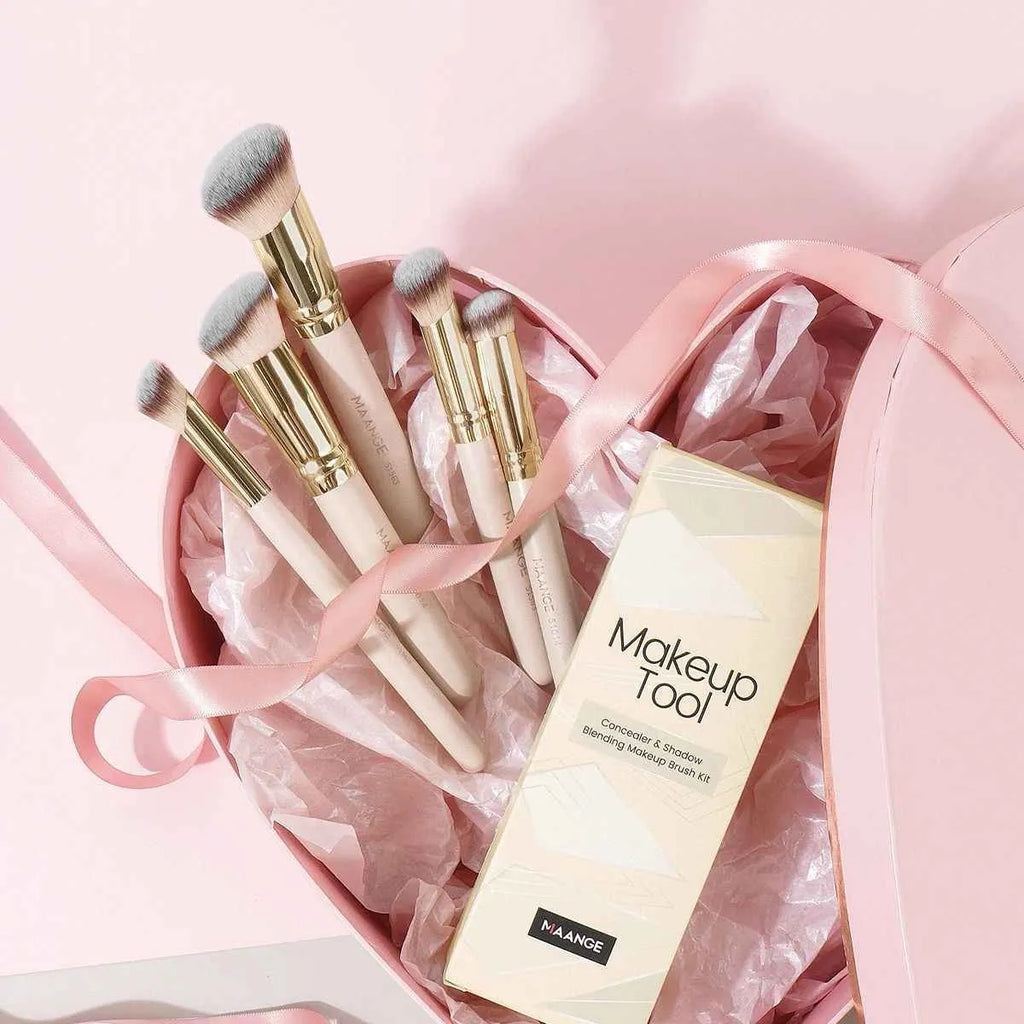 MAANGE apricot coloured angled powder blusher brush set with synthetic bristles