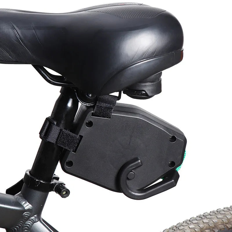 Black bike trailer tow rope with carabiner hooks for child carrier attachment