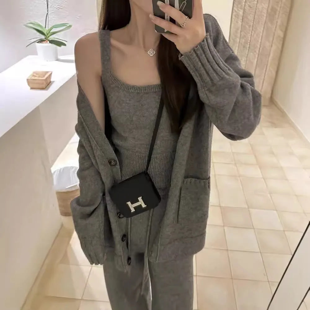 Women's three-piece knitted cardigan set with suspender trousers in wool blend fabric