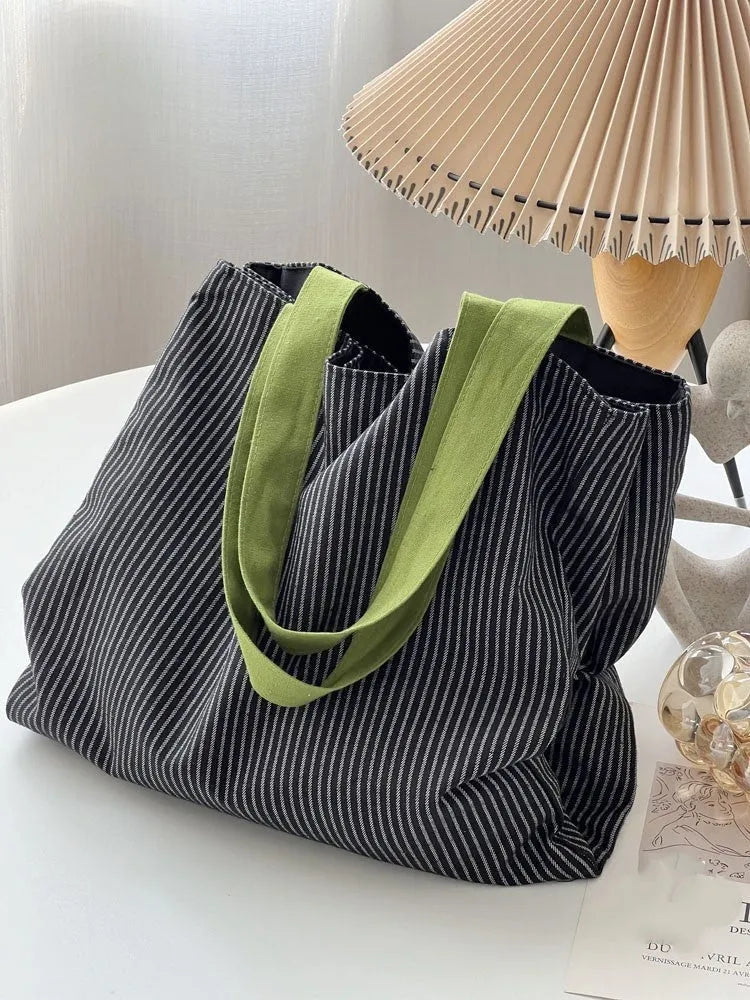 Canvas tote shoulder bag with plaid print design and shoulder strap