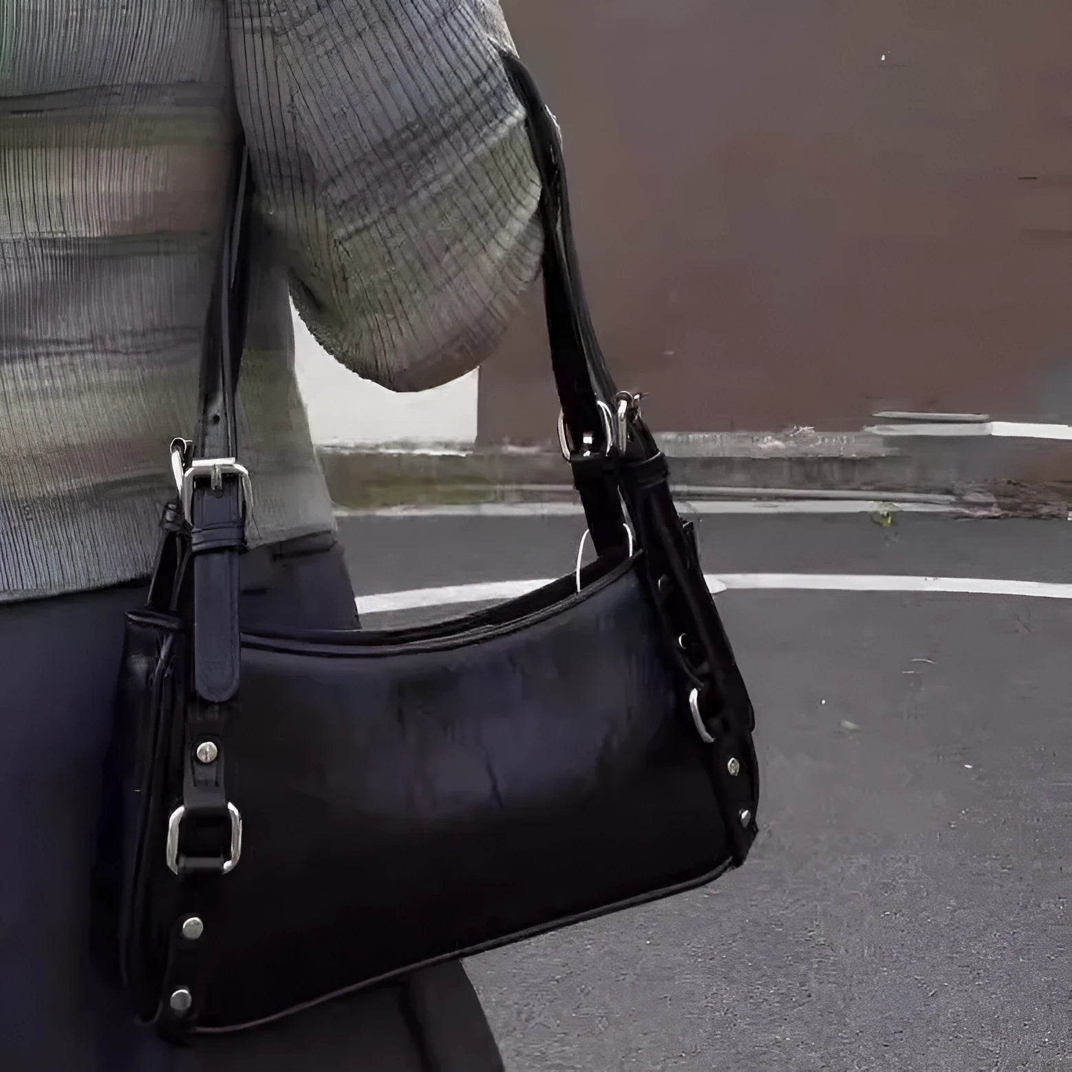 Hot Girl locomotive style all-matching shoulder bag in black PU with outer three-dimensional pocket