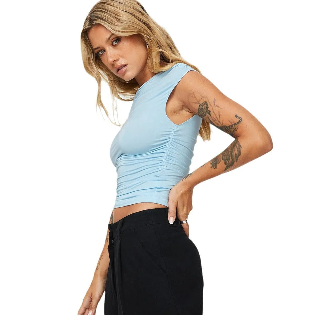 Sleeveless pleated top with oblique collar and irregular hem in light blue or white