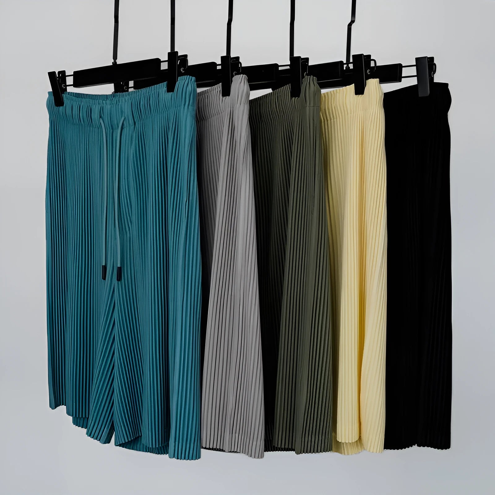 Menswear pleated loose large size casual shorts in polyester, high elasticity, retro straight leg, summer colours