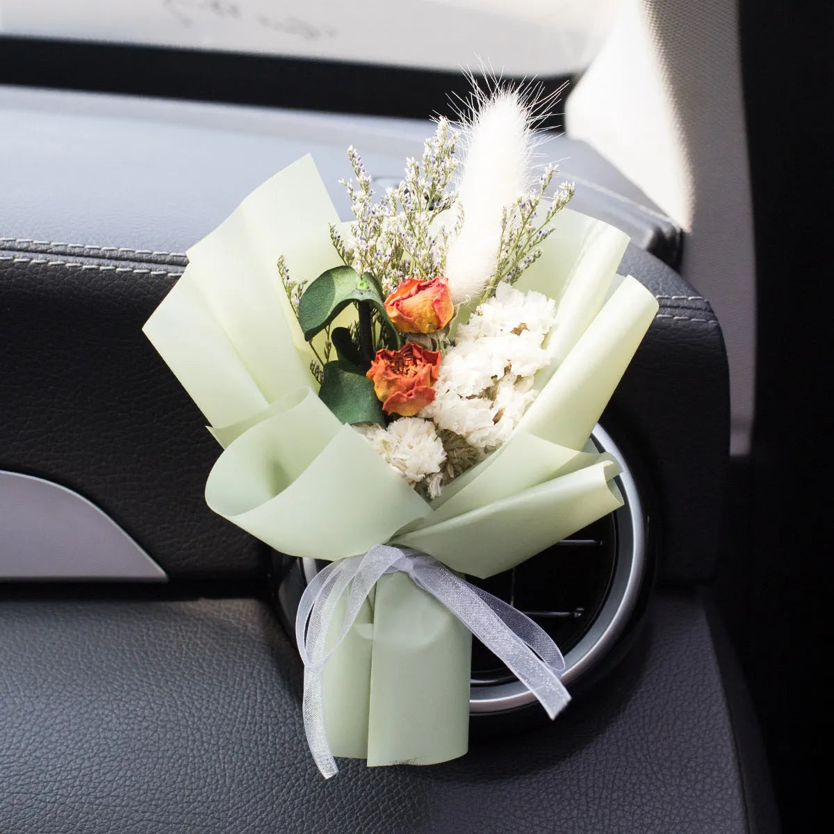 Handmade dried flower car vent ornament with essential oil fragrance slices