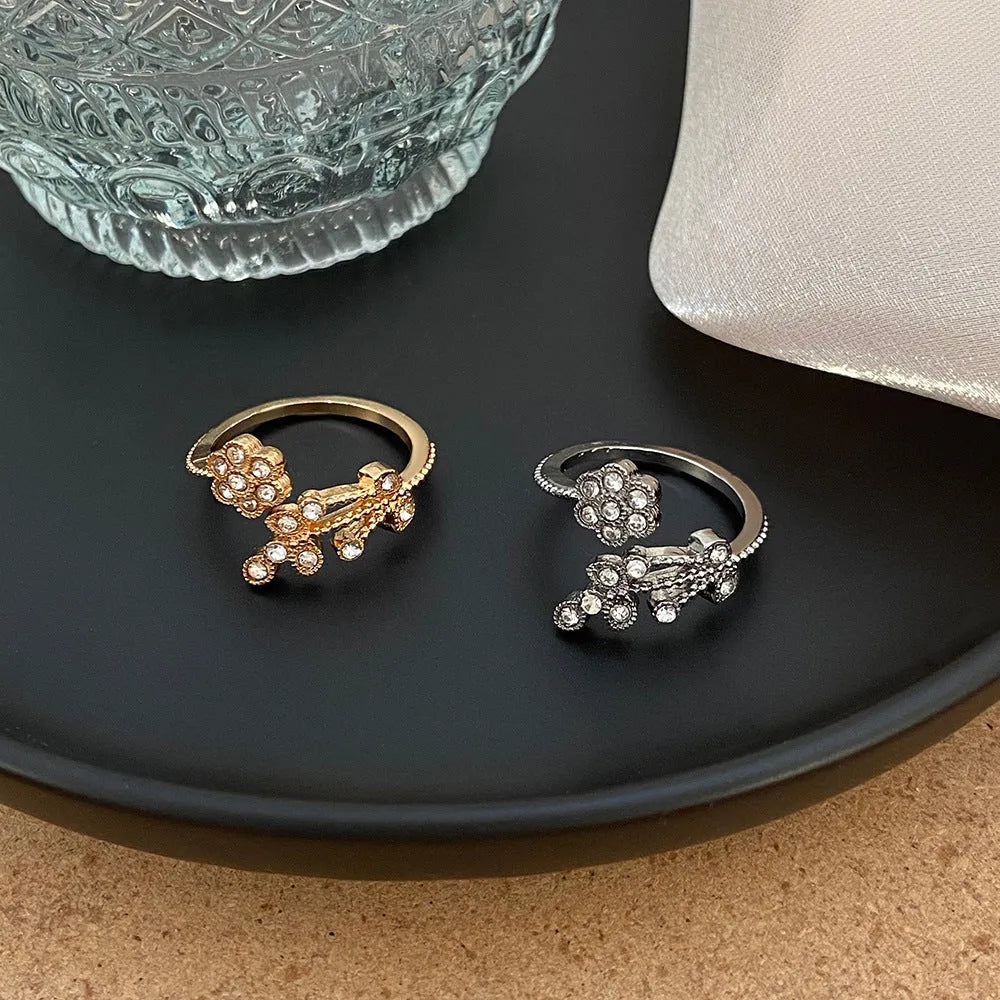 Women's copper open ring with floral leaf design in gold or white colour