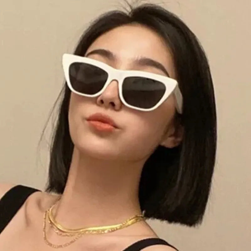 Retro cats eye sunglasses with oval resin lens frame in black for women