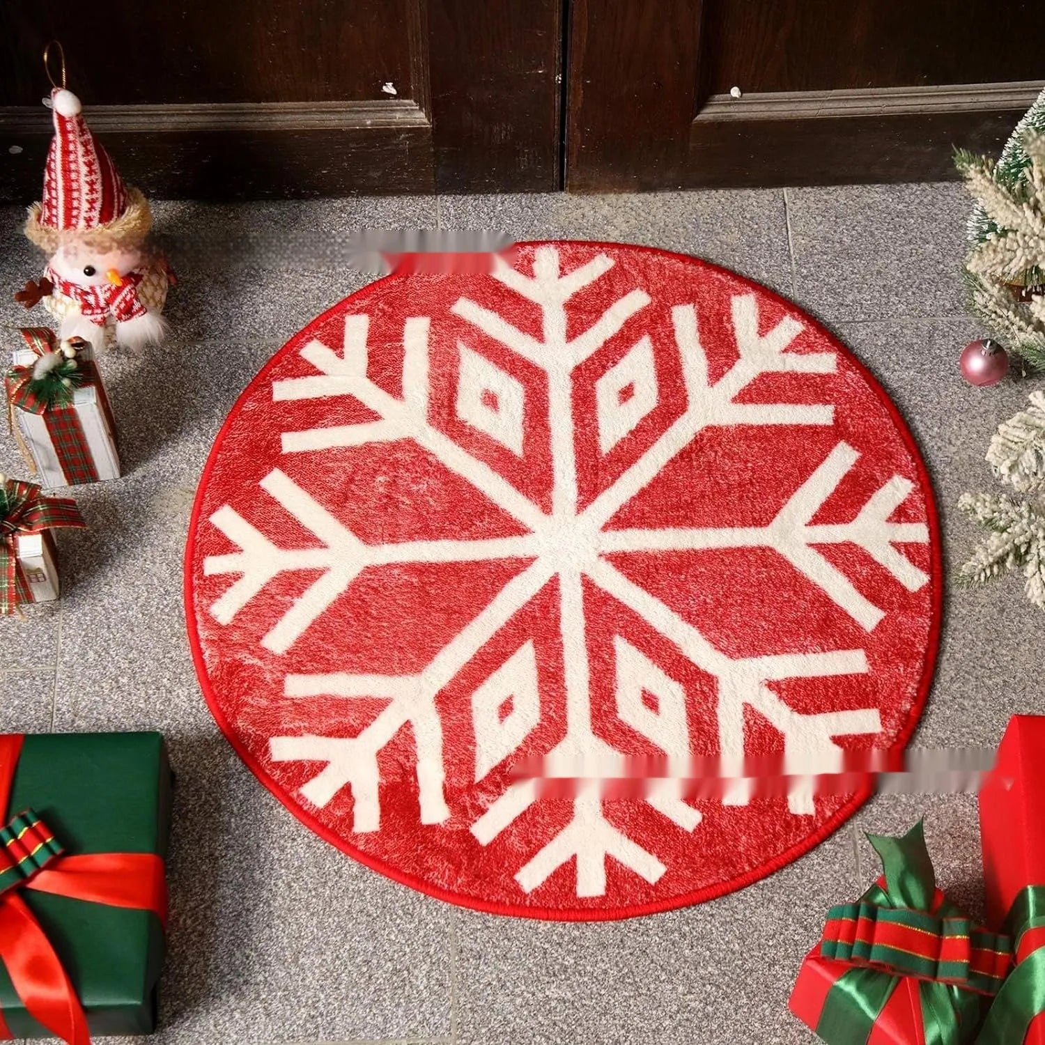 Christmas carpet with round pad design in polyester fibre available in 60cm and 80cm square sizes