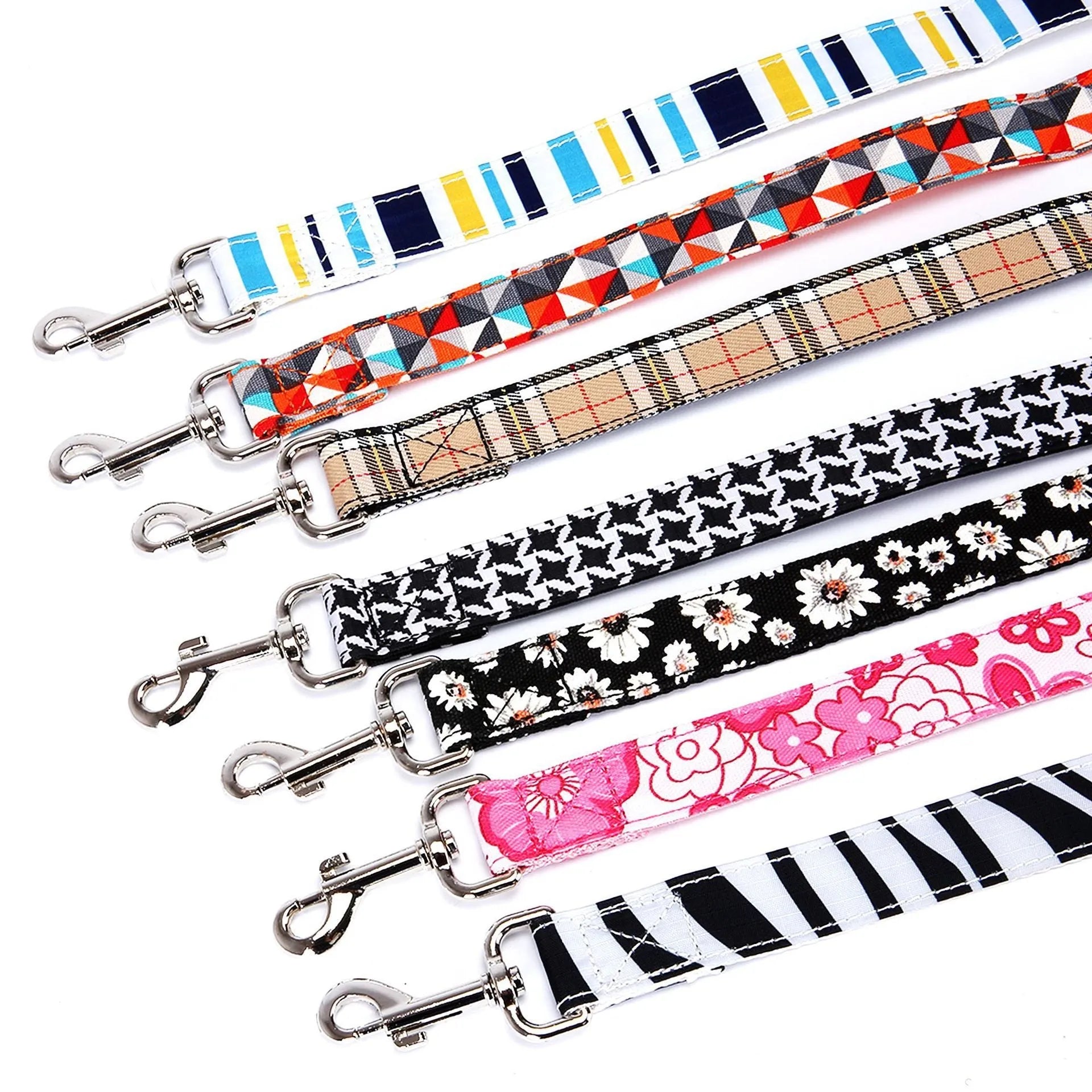Black plaid stripe pet traction rope with hand loop, measuring 120cm long.