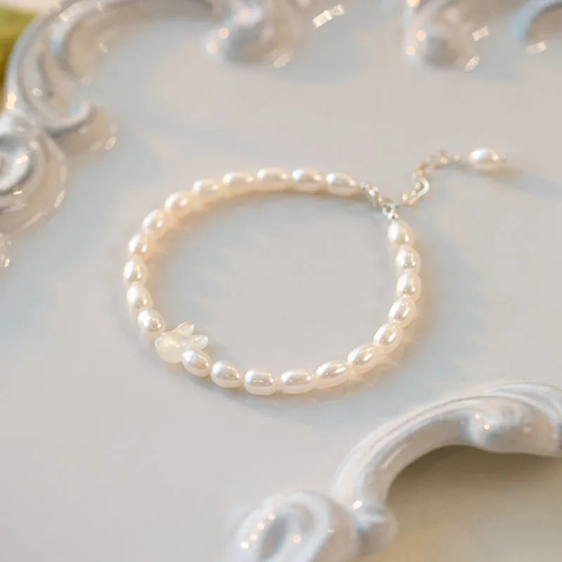 Korean-style rabbit bracelet with white shell beads and pearl elastic string