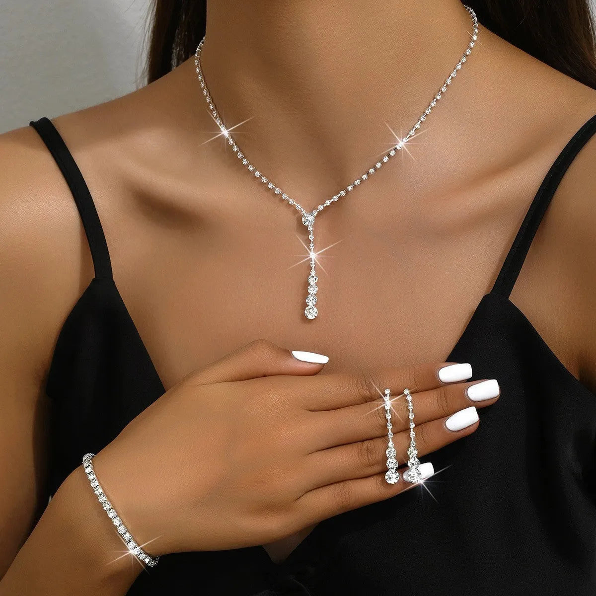 Bridal jewellery three-piece set with rhinestone pendants and snake bones chain in silver finish