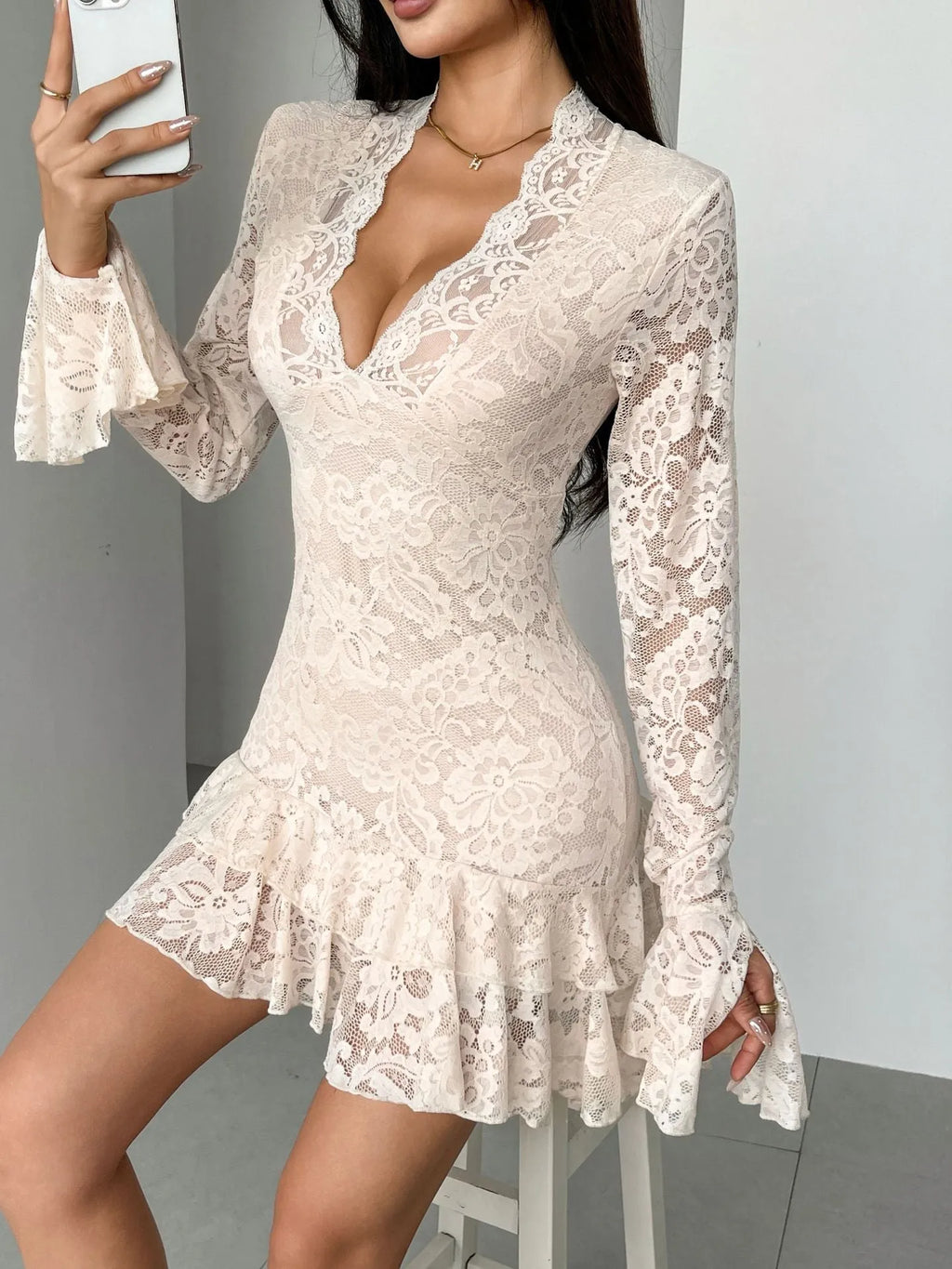 Apricot lace V-neck double-layer ruffled slim-fit mermaid dress with floral pattern and flared sleeves