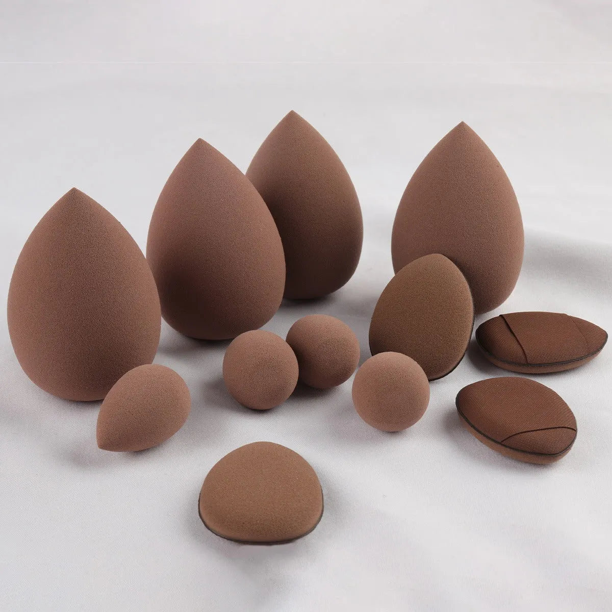 40-piece makeup tool set with beauty blender sponges and soft sponge puffs in coffee brown, pink, and purple
