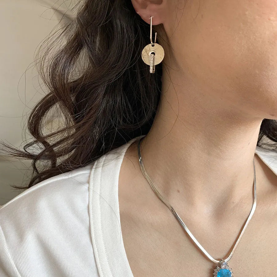 Silver needle round grain pendant earrings in silver alloy with geometric round shape and ins style