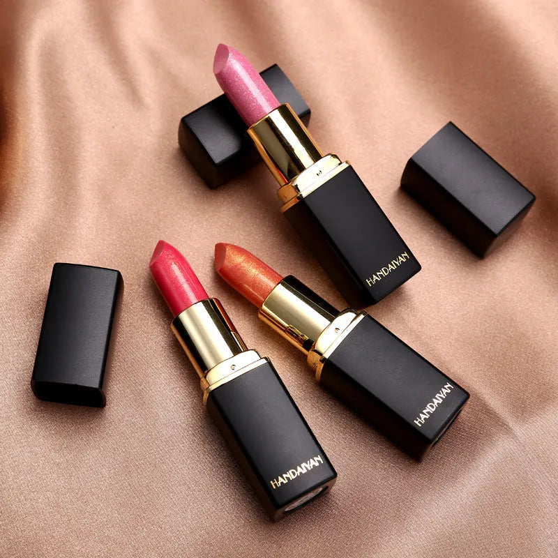 Pearlescent colour change temperature change lipstick with colour-shifting finish