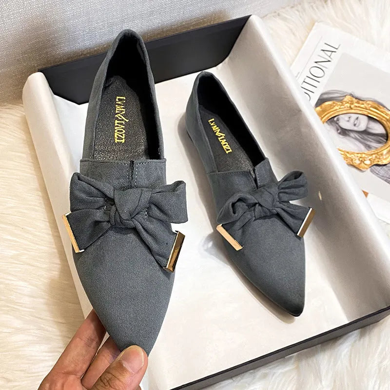Women's flat shoes deep mouth slip-on pumps in black with metal belt decoration, low heel