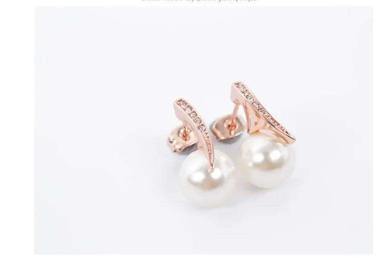 Rose gold alloy bridal necklace and earrings set with pearl inlay and mother-of-pearl pendant on water wave chain