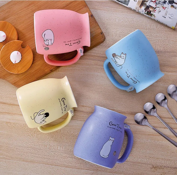 Cartoon cat ceramic mug with wooden lid and metal spoon in pink colour, 450ml capacity