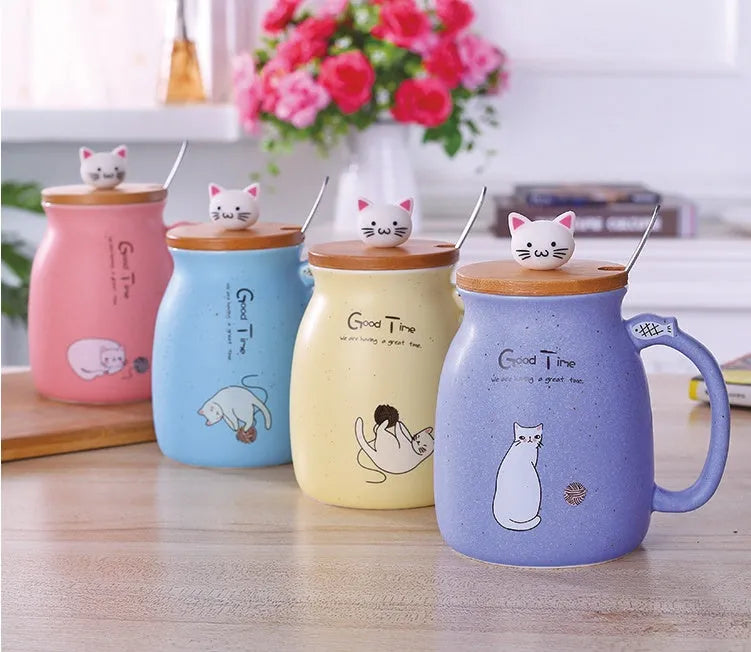 Cartoon cat ceramic mug with wooden lid and metal spoon in pink colour, 450ml capacity