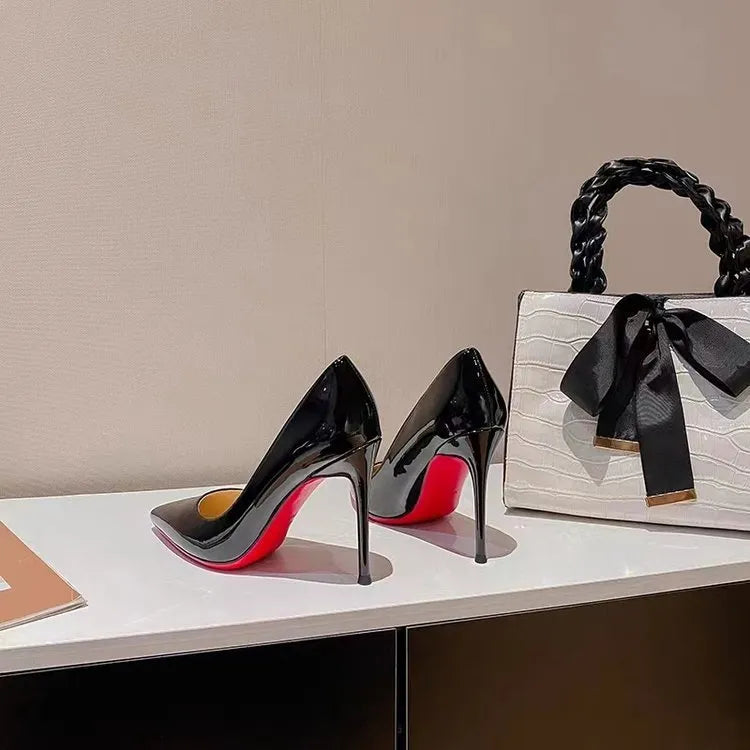 Women's pointed low-cut patent leather stiletto heels in black solid colour with stiletto heel and pointed toe