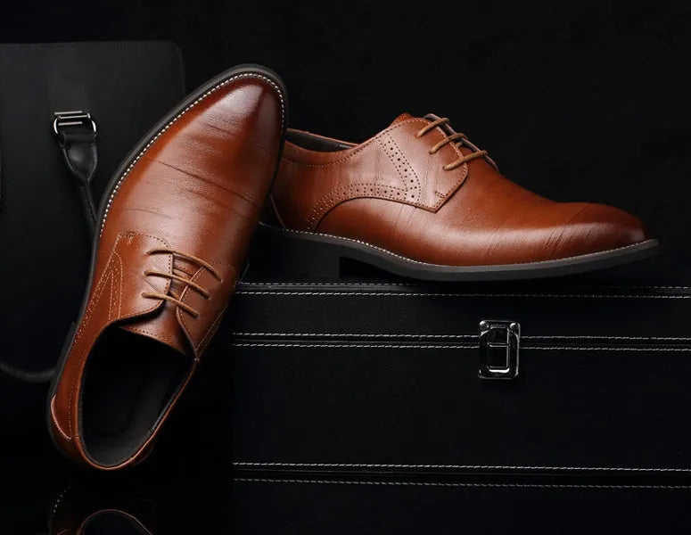 Men's artificial leather business shoes with rivet detail, plain pattern, rubber sole in black colour, size 38-48