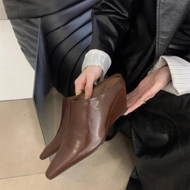 Women's Black closed toe wedge half slippers made of PU leather