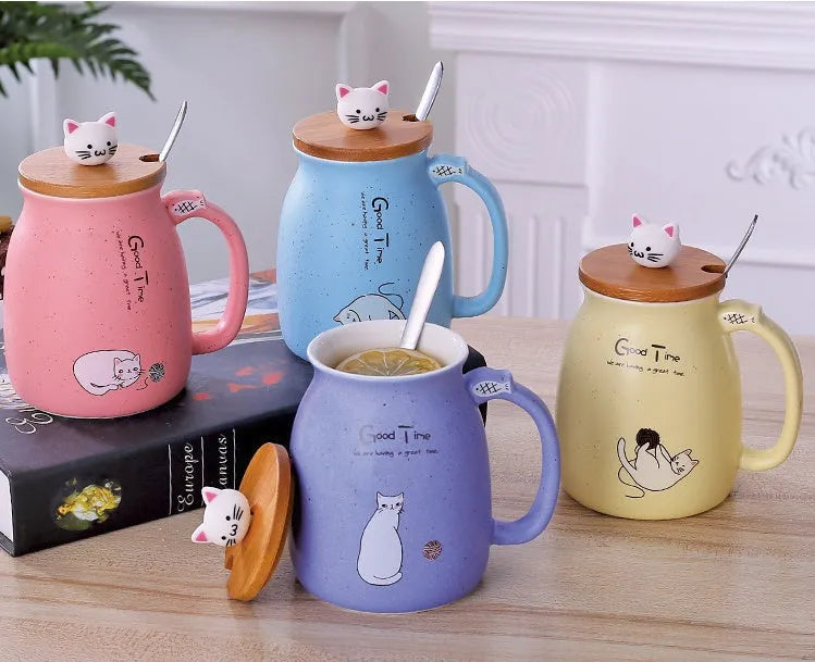 Cartoon cat ceramic mug with wooden lid and metal spoon in pink colour, 450ml capacity