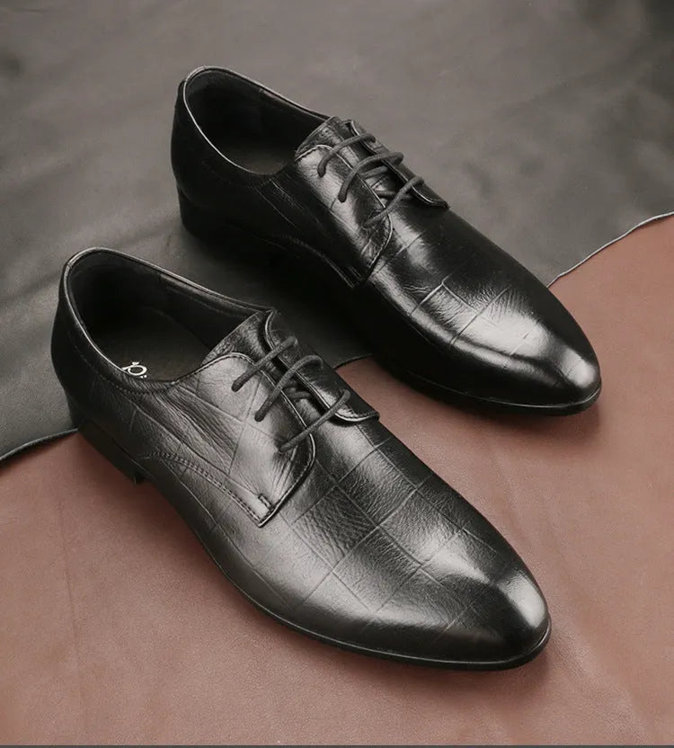 Men's black leather Derby shoes with checkered detail and pointed toe on rubber sole