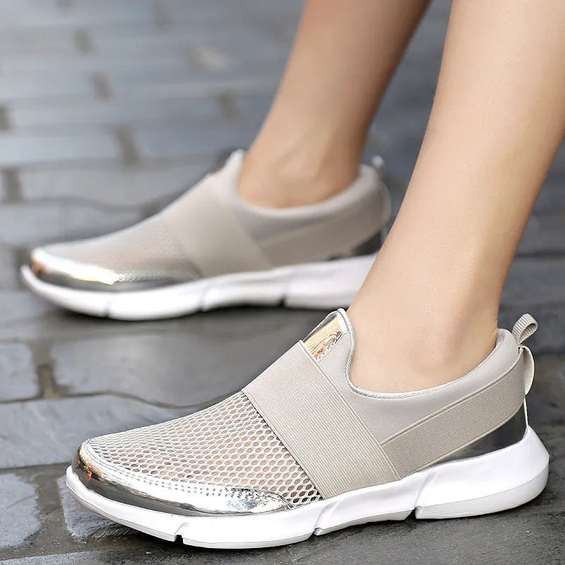 Women's low-top sneakers in grey with breathable mesh upper and white PU midsole.