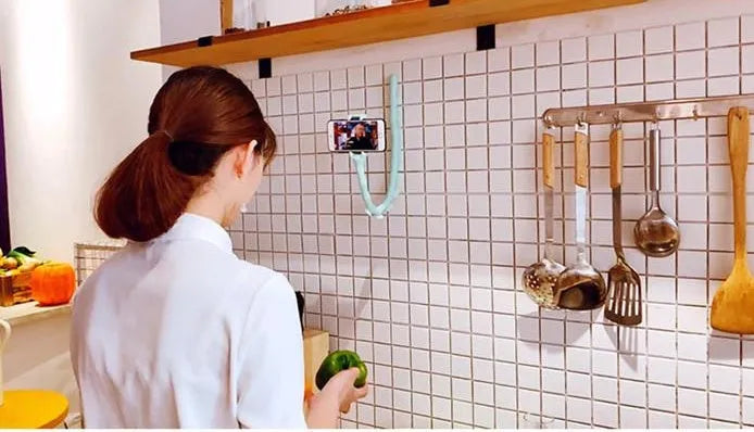 Flexible mobile phone holder with suction cup mount showing 62cm arm and 360-degree rotation capability