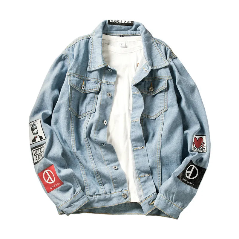 Loose fit blue denim jacket with lapel collar, single-breasted front, long sleeves and multiple pockets