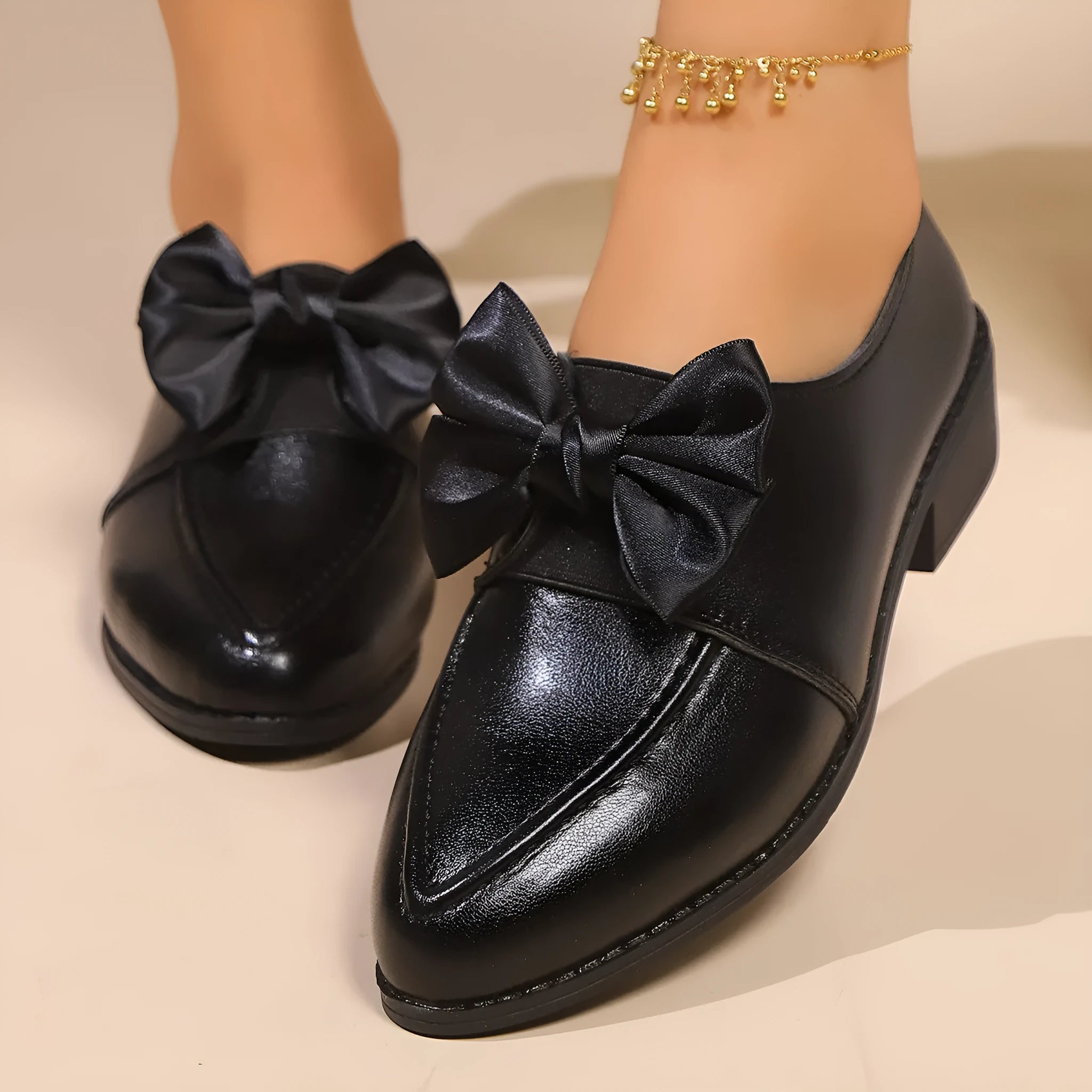 Women's simple leather shoes with a choice of bow decoration: buckle, large bow, or small bowknot.