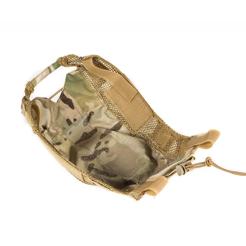 Camouflage nylon protective sleeve for standard helmet, measuring 33x24.5cm