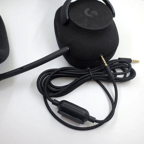 Black universal audio cable with 0-type connector for game headsets and digital products.