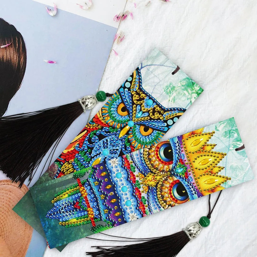 5D diamond painting DIY bookmark kit with pendant charm on 6x21 cm PU canvas.