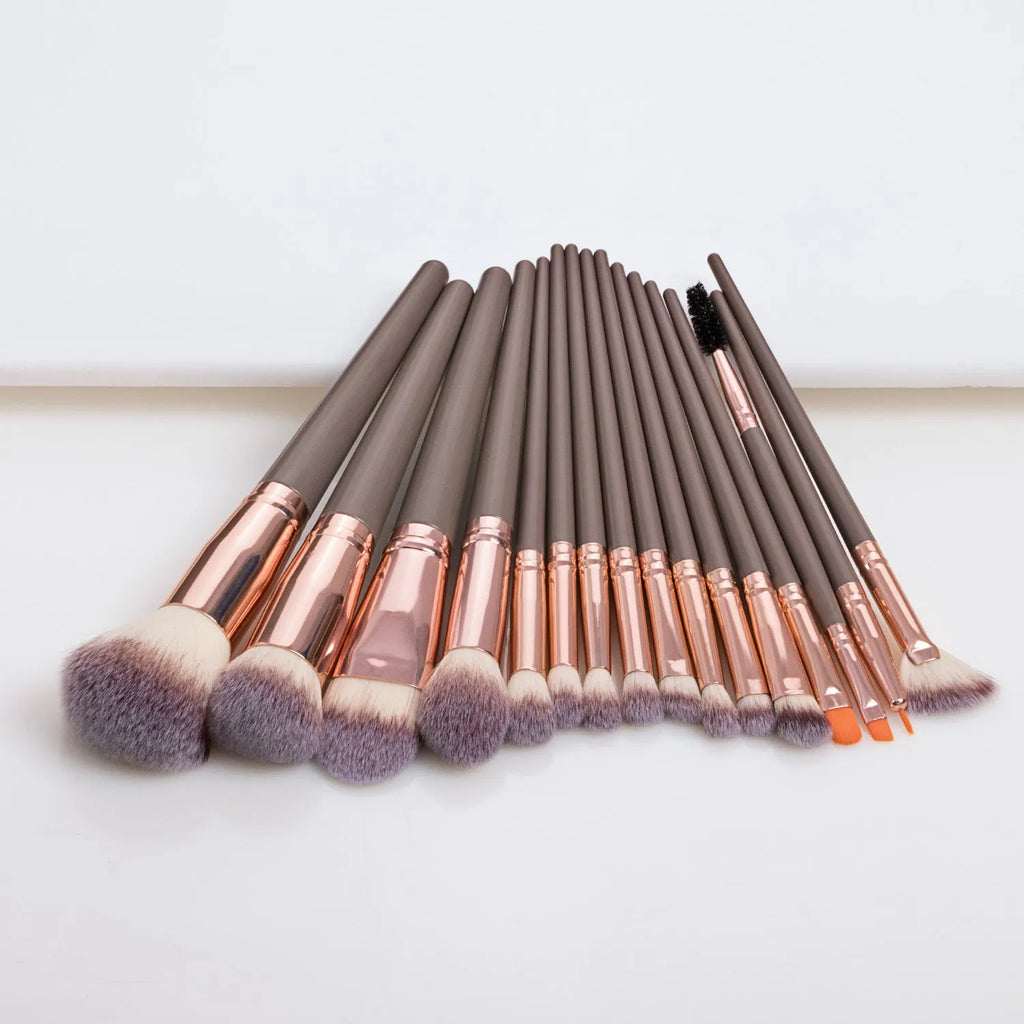 16-piece makeup brush set with foundation and eye brushes, man-made fibre bristles, 19cm plastic handles